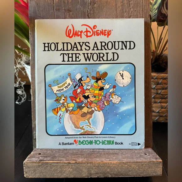 Disney Other - DISNEY Vintage 1986 Holidays Around the World Paperback Children’s Book